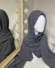 Vente en gros ou demi-gros de hijab en crêpe de couleurs gris de bonne qualité, Cendrijab est situé dans le nord de la France et propose une livraison rapide. Cendrijab est grossiste/fournisseur de voile