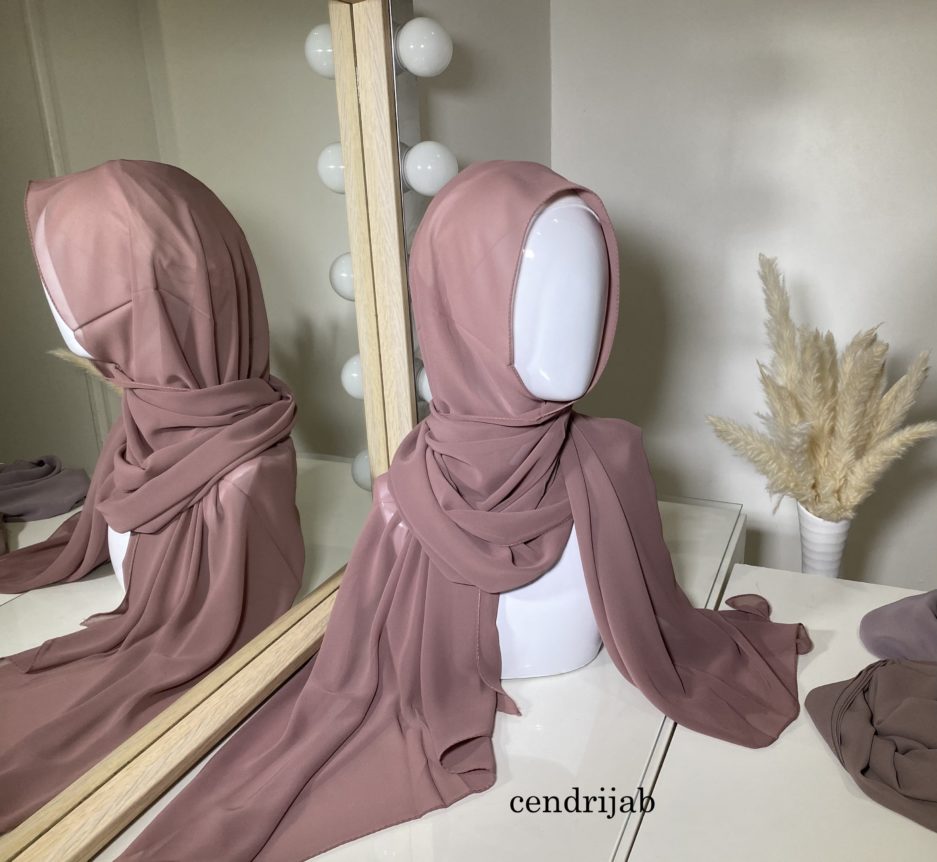 Vente en gros et au détail de hijab mousseline de soie, de couleurs brun rose de bonne qualité, Cendrijab est situé dans le nord de la France et propose une livraison rapide. Cendrijab est grossiste/fournisseur de voile