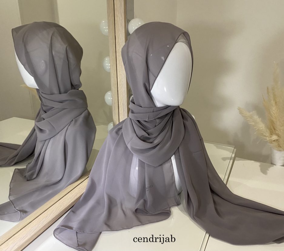 Vente en gros ou demi-gros de hijab mousseline de soie, de couleurs gris de bonne qualité, Cendrijab est situé dans le nord de la France et propose une livraison rapide. Cendrijab est grossiste/fournisseur de voile