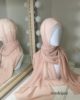 Vente en gros ou demi-gros de hijab mousseline de soie, de couleurs rose poudré de bonne qualité, Cendrijab est situé dans le nord de la France et propose une livraison rapide. Cendrijab est grossiste/fournisseur de voile