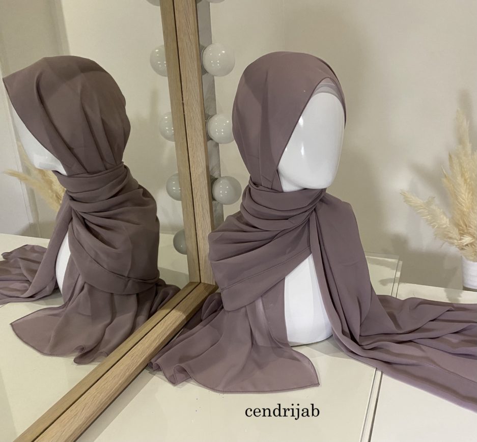 Vente en gros ou demi-gros de hijab mousseline de soie, de couleurs mauve de bonne qualité, Cendrijab est situé dans le nord de la France et propose une livraison rapide. Cendrijab est grossiste/fournisseur de voile