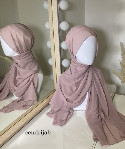 Vente en gros ou demi-gros de hijab mousseline de soie, de couleurs vieux rose de bonne qualité, Cendrijab est situé dans le nord de la France et propose une livraison rapide. Cendrijab est grossiste/fournisseur de voile