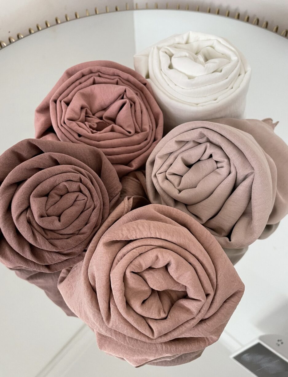 Hijab jazz au détail beige rose nude de bonne qualité 100% opaque, long, livraison rapide en 24H hijab jazz long et opaque de chez Cendrijab