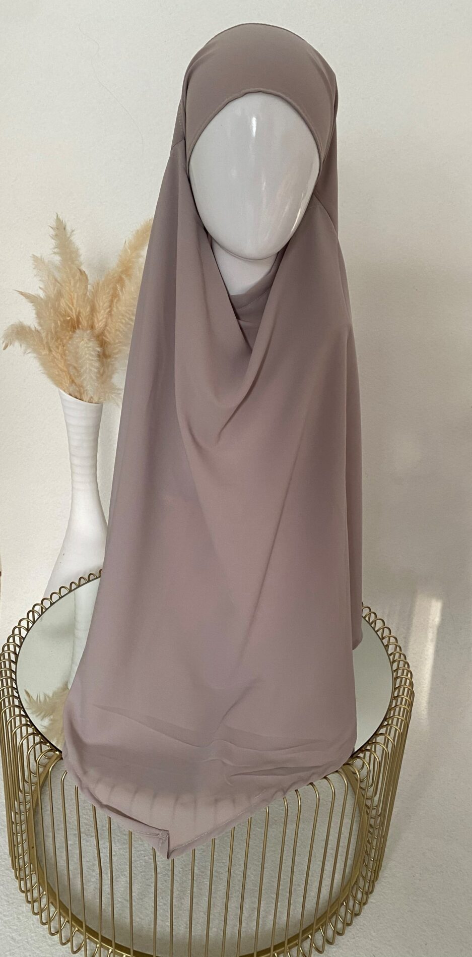 Khimar taupe, long hijab pour la femme musulmane voilée, Cendrijab vend en ligne des khimar de bonne qualité et pas cher, la livraison est rapide , Cendrijab propose un large choix de couleurs, vente de khimar en gros et au détails, notre stock est disponible en France