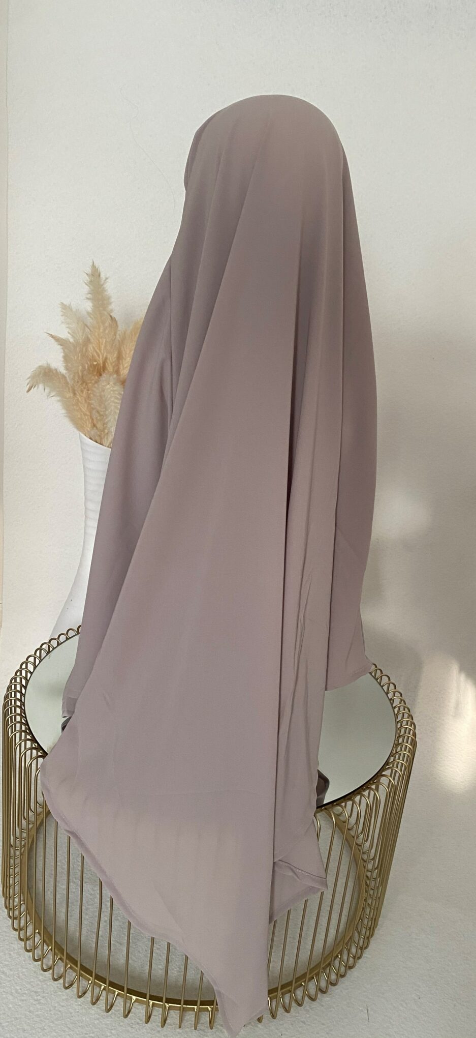 Khimar gris, long hijab pour la femme musulmane voilée, Cendrijab vend en ligne des khimar de bonne qualité et pas cher, la livraison est rapide , Cendrijab propose un large choix de couleurs, vente de khimar en gros et au détails, notre stock est disponible en France