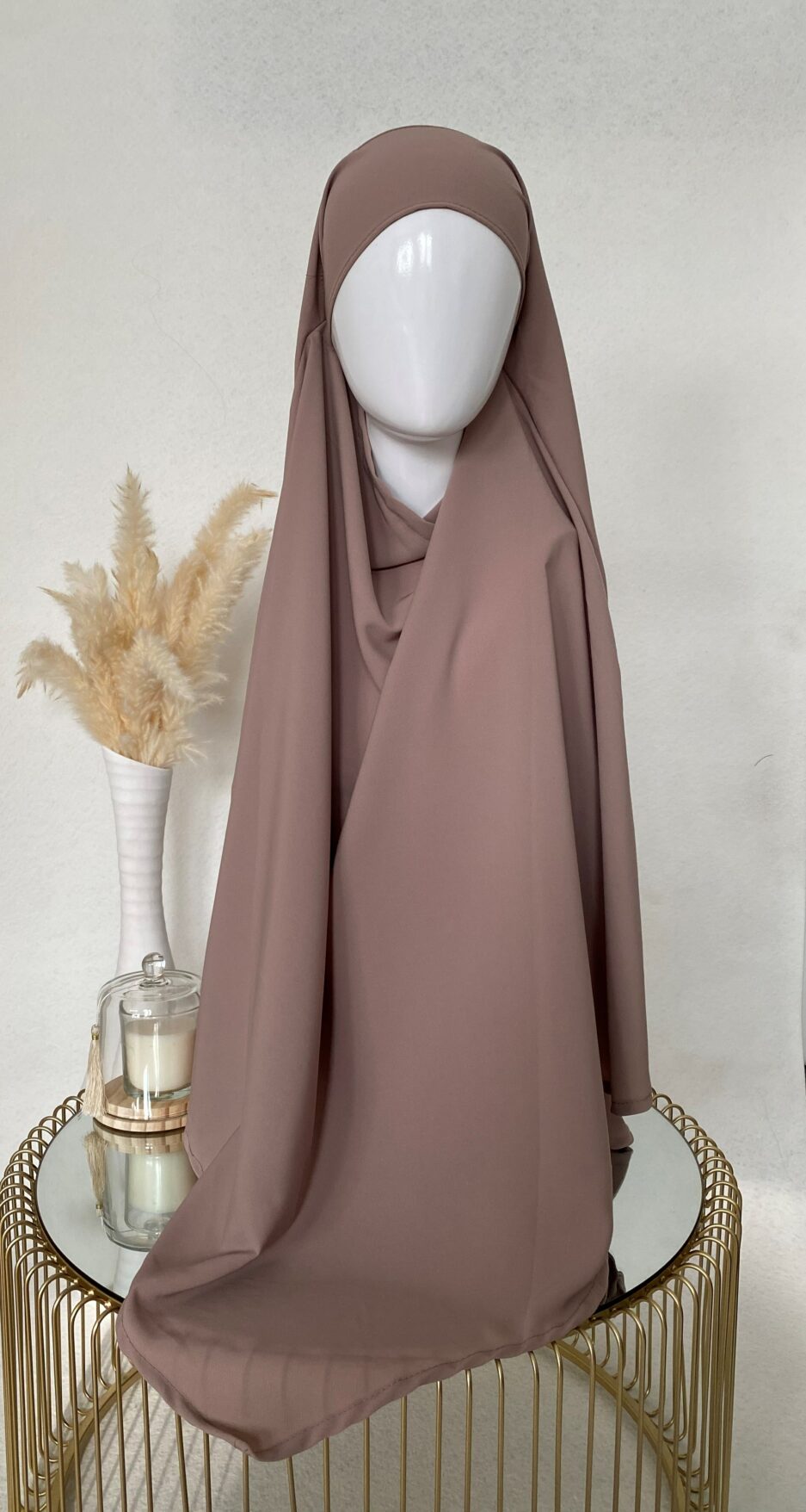 Khimar vieux rose, long hijab pour la femme musulmane voilée, Cendrijab vend en ligne des khimar de bonne qualité et pas cher, la livraison est rapide , Cendrijab propose un large choix de couleurs, vente de khimar en gros et au détails, notre stock est disponible en France