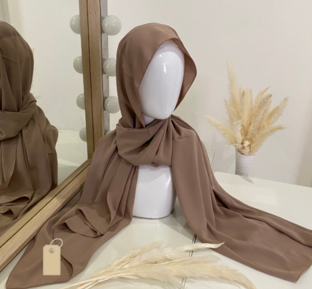 Fournisseur/grossiste de hijab en soie de médine rose brun Cendrijab propose de la vente en gros ou demi gros de hijab de bonne qualité et pas cher. Cendrijab est basé en France