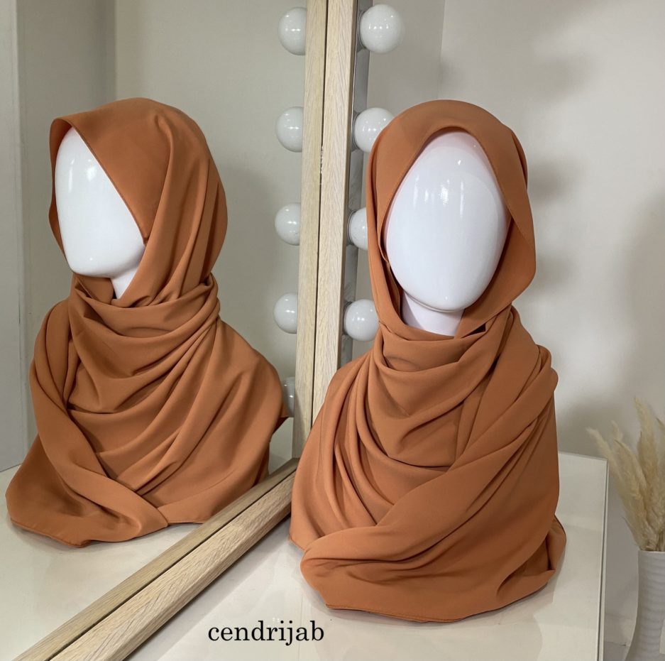 Vente en gros et au détail de hijab en soie de médine, de couleurs brique clair, châle de bonne qualité, Cendrijab est situé dans le nord de la France et propose une livraison rapide. Cendrijab est grossiste/fournisseur de voile