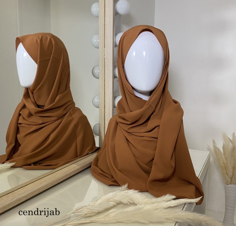 Vente en gros et au détail de hijab en soie de médine, de couleurs Camel, châle de bonne qualité, Cendrijab est situé dans le nord de la France et propose une livraison rapide. Cendrijab est grossiste/fournisseur de voile