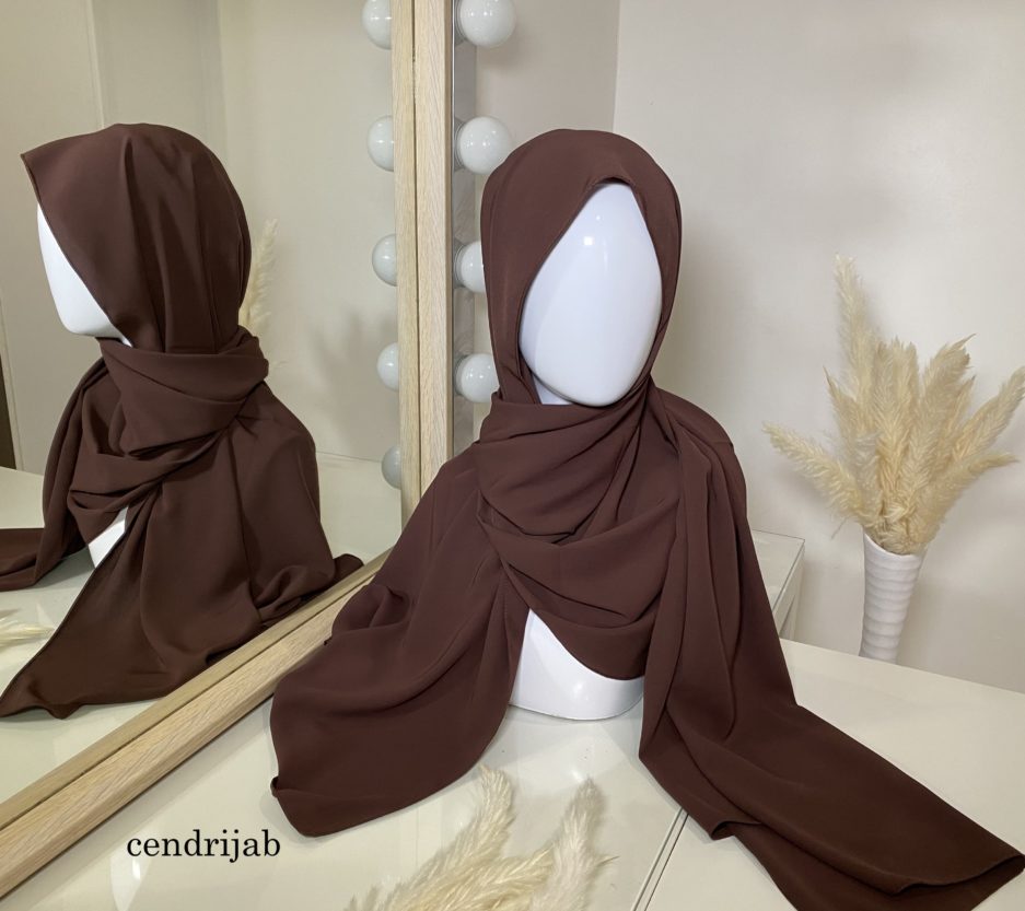 Vente en gros et au détail de hijab en soie de médine, de couleurs aubergine de bonne qualité, Cendrijab est situé dans le nord de la France et propose une livraison rapide. Cendrijab est grossiste/fournisseur de voile