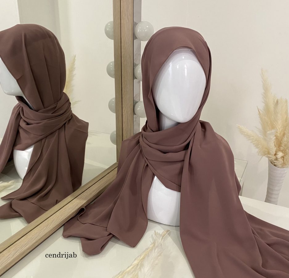 Vente en gros et au détail de hijab en soie de médine, de couleurs marron mauve de bonne qualité, Cendrijab est situé dans le nord de la France et propose une livraison rapide. Cendrijab est grossiste/fournisseur de voile
