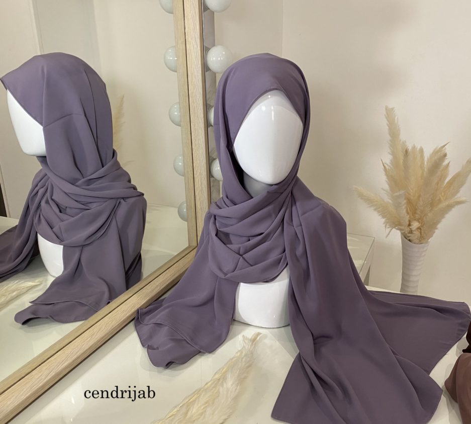 Vente en gros et au détail de hijab en soie de médine, de couleur lavande, châle de bonne qualité, Cendrijab est situé dans le nord de la France et propose une livraison rapide. Cendrijab est grossiste/fournisseur de voile