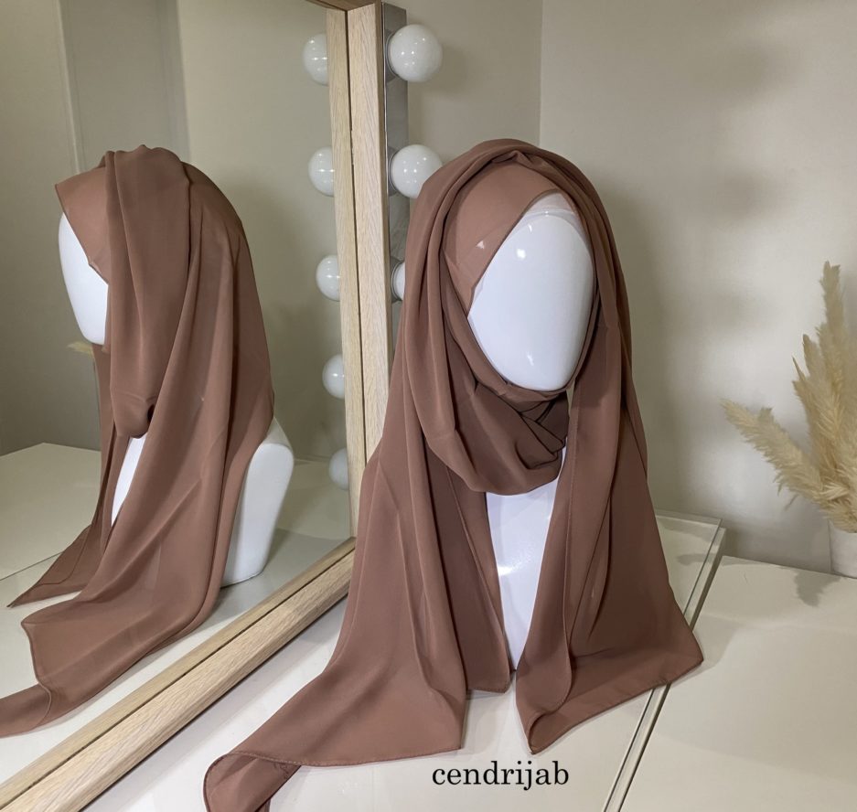 Vente en gros ou demi-gros de hijab mousseline de soie, de couleurs marron de bonne qualité, Cendrijab est situé dans le nord de la France et propose une livraison rapide. Cendrijab est grossiste/fournisseur de voile