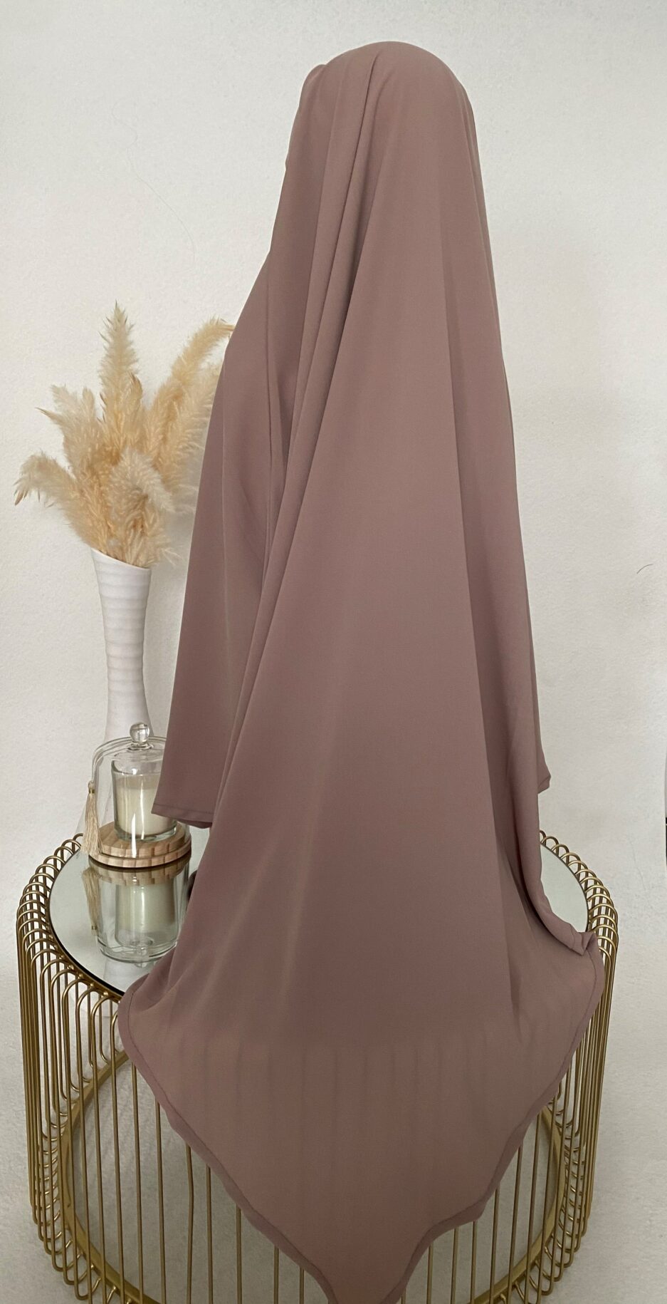 Khimar vieux rose, long hijab pour la femme musulmane voilée, Cendrijab vend en ligne des khimar de bonne qualité et pas cher, la livraison est rapide , Cendrijab propose un large choix de couleurs, vente de khimar en gros et au détails, notre stock est disponible en France