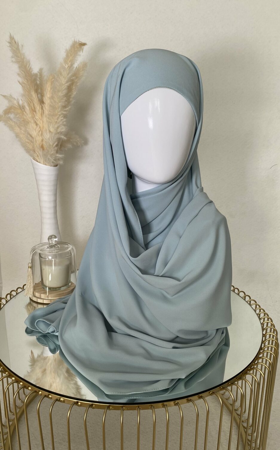 Vente en ligne hijab vert d'eau à enfiler avec bonnet, en gros et au détail voile soie de médine de bonne qualité 100% opaque, long, livraison rapide en 24H Nouveau hijab en soie de médine à enfilé avec bonnet intégrer, Cendrijab est situé dans le nord de la France