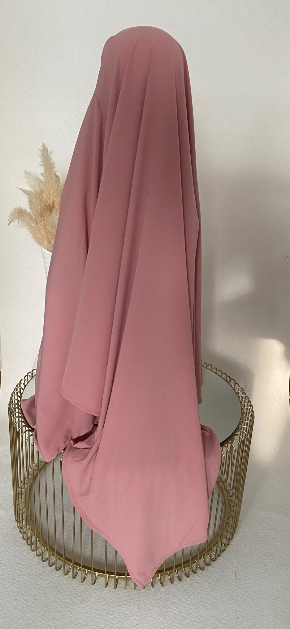 Khimar rose pastel, long hijab pour la femme musulmane voilée, Cendrijab vend en ligne des khimar de bonne qualité et pas cher, la livraison est rapide , Cendrijab propose un large choix de couleurs, vente de khimar en gros et au détails, notre stock est disponible en France