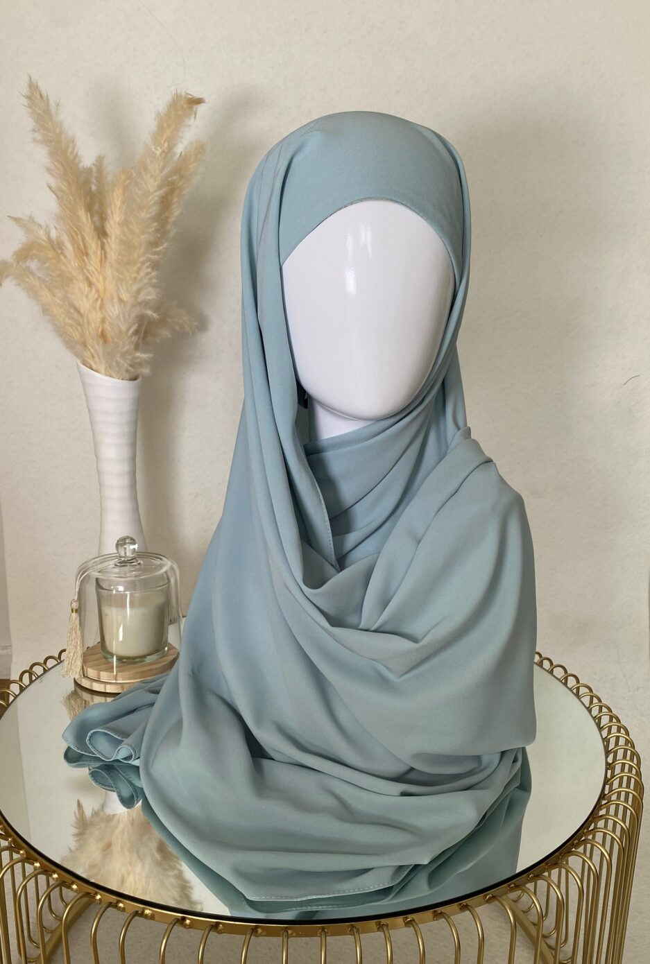 Vente en ligne hijab en soie de médine, en gros et au détail voile soie de médine de bonne qualité 100% opaque, long, livraison rapide en 24H Nouveau hijab en soie de médine, Cendrijab est situé dans le nord de la France